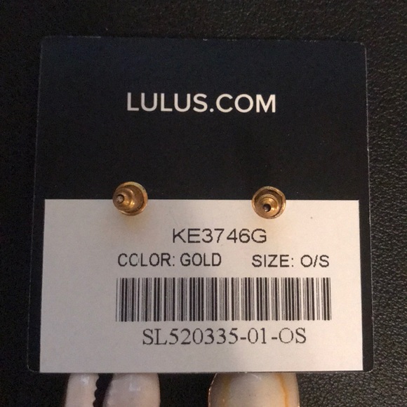 Lulu’s Gold Cowrie Shell Earrings - Picture 3 of 4